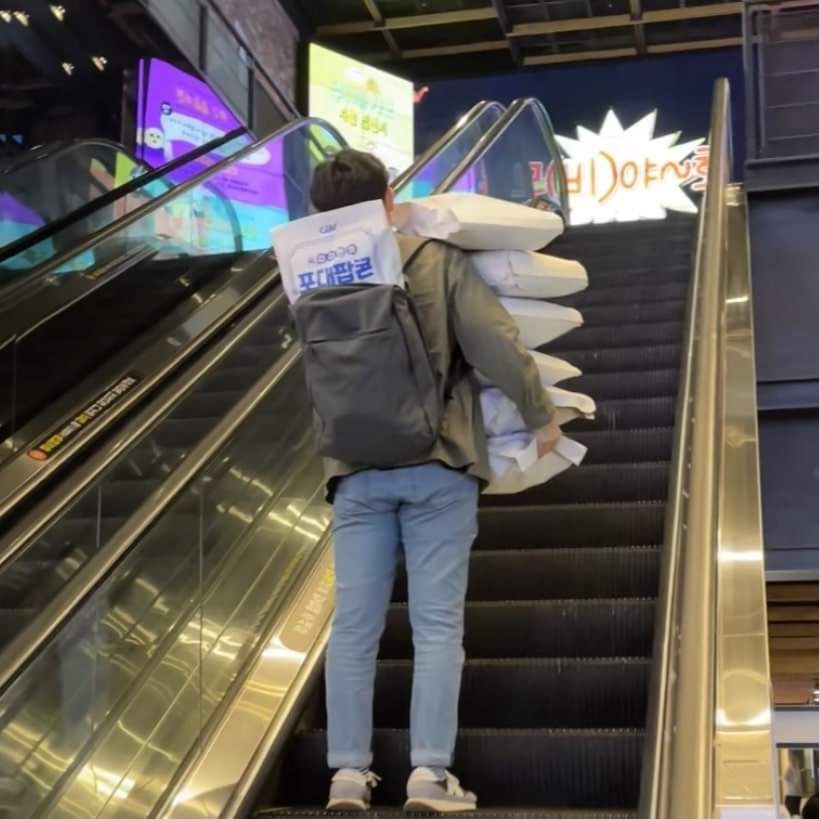 팝콘 쌓아놓고 파는 CGV 근황.jpg_1.jpg