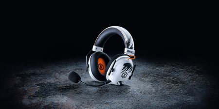 rainbow-six-siege-razer-headset-on-ground.jpg