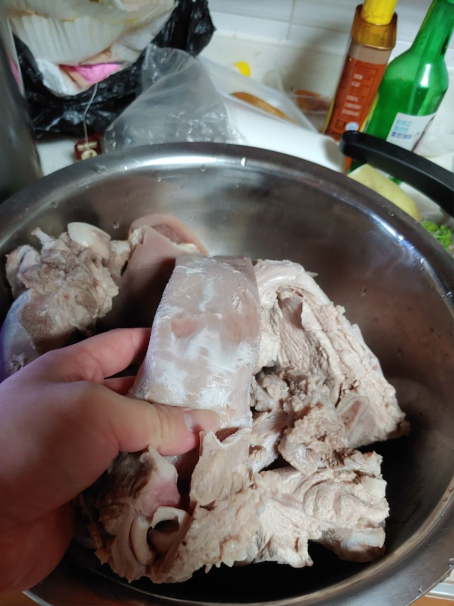 혐)족발 삶아 봤습니다. 거기에 돼지귀, 꼬리뼈와 혀를 겉들인_15.jpg