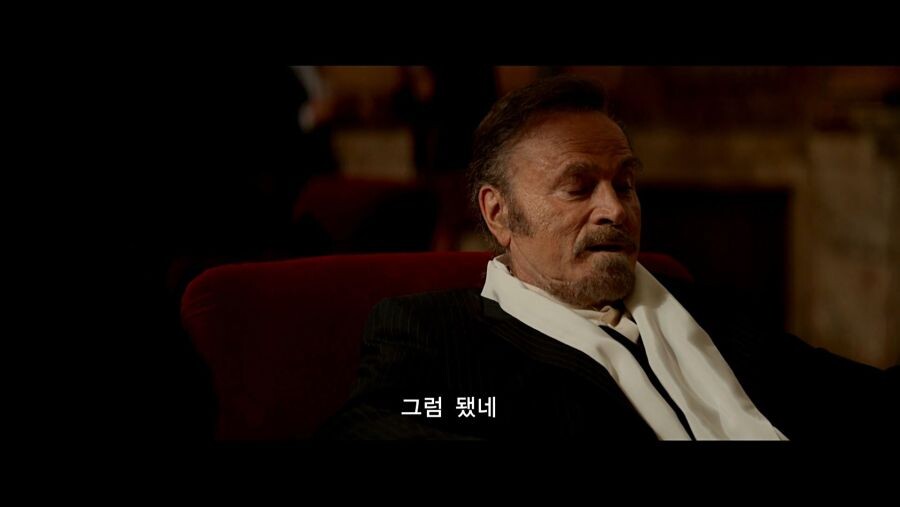 존윅) 간결하게 주인공의 위상을 표현한 장면_10.jpg