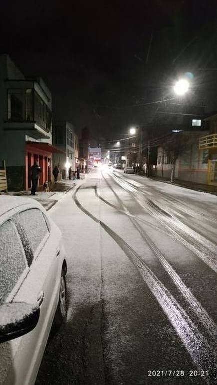 General-view-of-a-street-covered-in-snow-in-Vacaria.jpeg