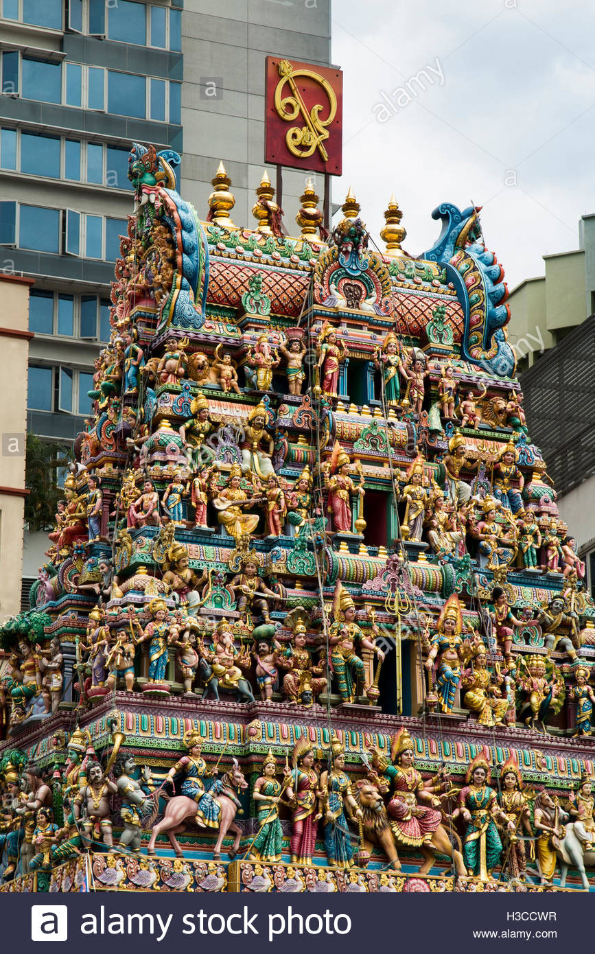 singapore-little-india-serangoon-road-sri-veeramakaliamman-temple-H3CCWR.jpg