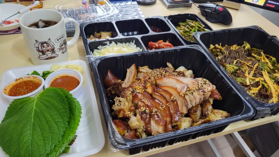 크크큭 족발이다 족발... | 유머 게시판 크크큭 족발이다 족발... | 유머 게시판 | 루리웹