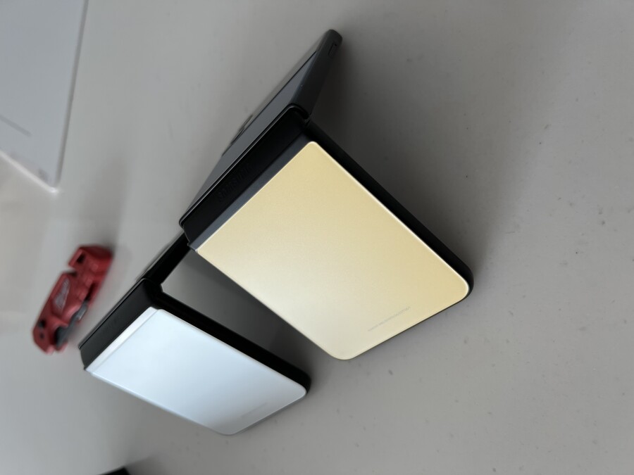 갤럭시Z플립3 비스포크 에디션 (블루 & 엘로우) 오픈박스_5.jpeg