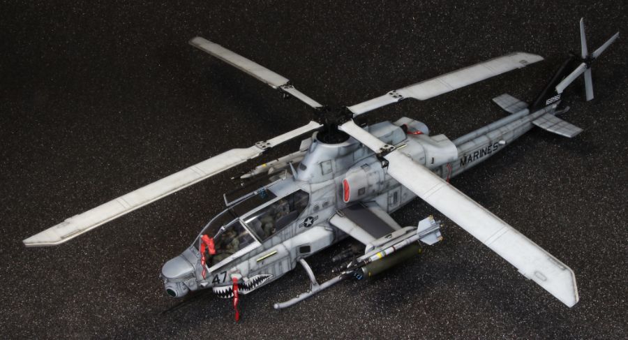 USMC AH-1Z VIPER 1/35 (ACADEMY)_12.jpg