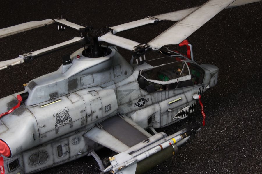 USMC AH-1Z VIPER 1/35 (ACADEMY)_18.jpg