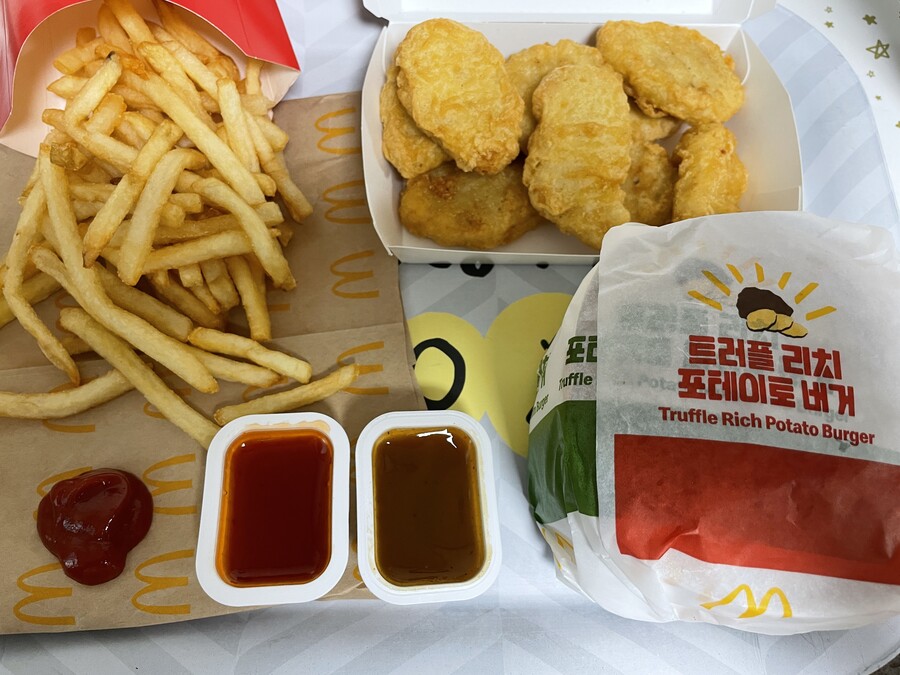 맥도날드 트러플 리치 포테이토 버거_1.jpeg