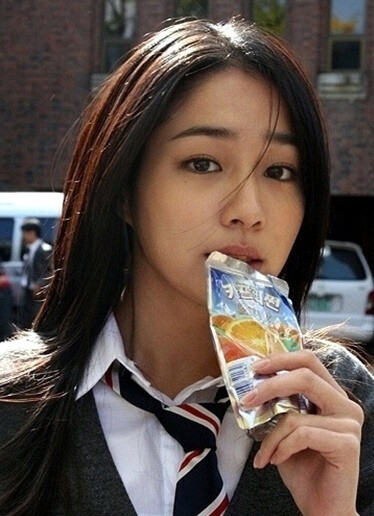 이민정은.. 고딩때부터 레전드엿네.._1.jpg
