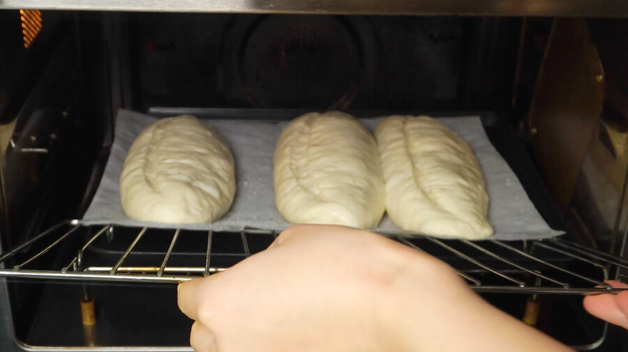 마늘을 아낌없이 때려 넣은 마늘빵_11.png