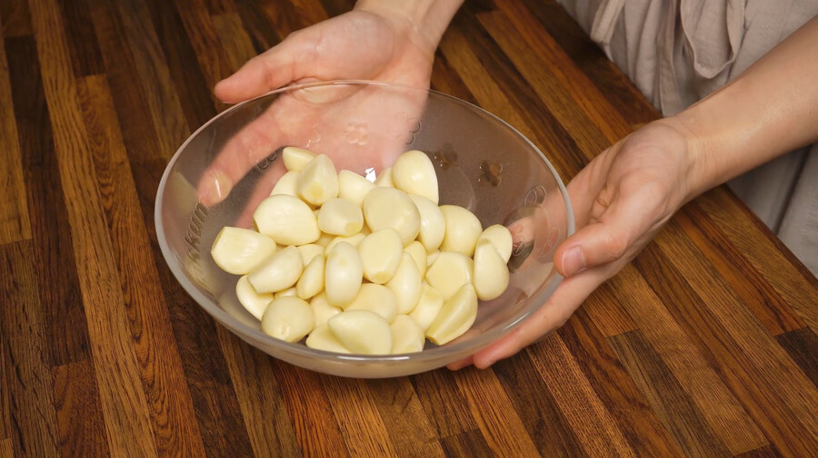 마늘을 아낌없이 때려 넣은 마늘빵_13.png
