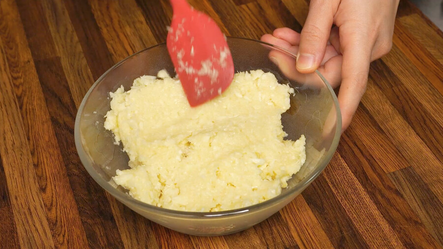 마늘을 아낌없이 때려 넣은 마늘빵_14.png