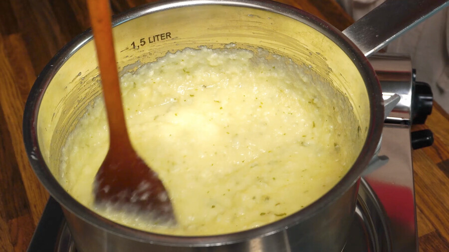 마늘을 아낌없이 때려 넣은 마늘빵_17.png