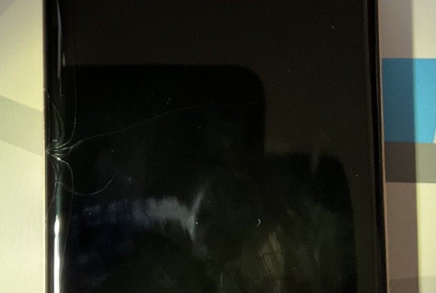 화면 깨진 갤럭시S9 생김._2.jpeg