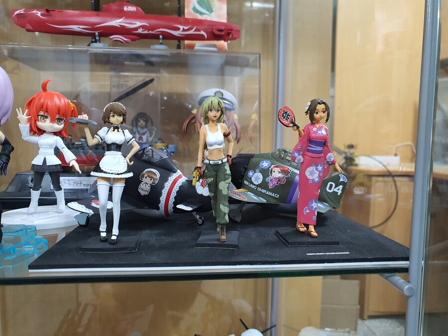 하세가와 에그걸 컬렉션 No.11 루시 맥도넬 및 휴즈 500(추가 완성)_4.jpg