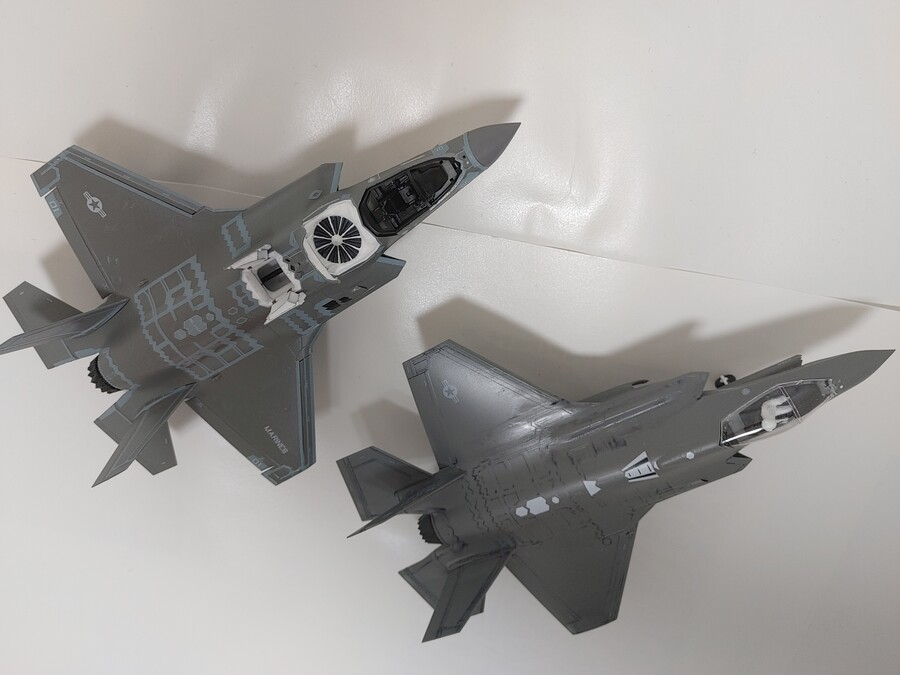 아카데미 1/72 F-35B 라이트닝 II 입니다_2.jpg