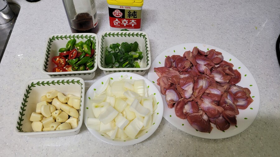 야옹이랑 먹는 닭똥집볶음_2.jpg