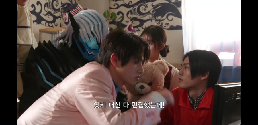 [가면라이더 리바이스] 사람 5명 + 악마 1명이 모일때 발생하는 일_14.jpg