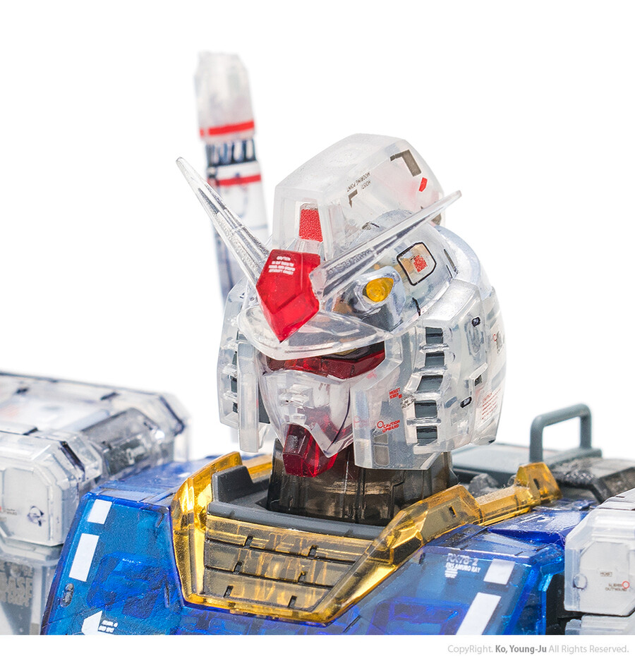 MG 퍼스트 건담 3.0 클리어 컬러 (RX-78-2 Gundam) 리뷰_10.jpg