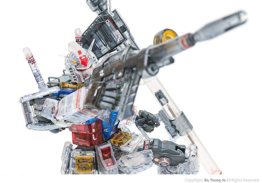 MG 퍼스트 건담 3.0 클리어 컬러 (RX-78-2 Gundam) 리뷰_48.jpg