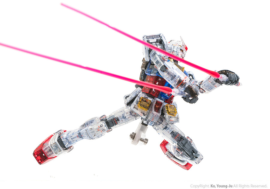 MG 퍼스트 건담 3.0 클리어 컬러 (RX-78-2 Gundam) 리뷰_70.jpg