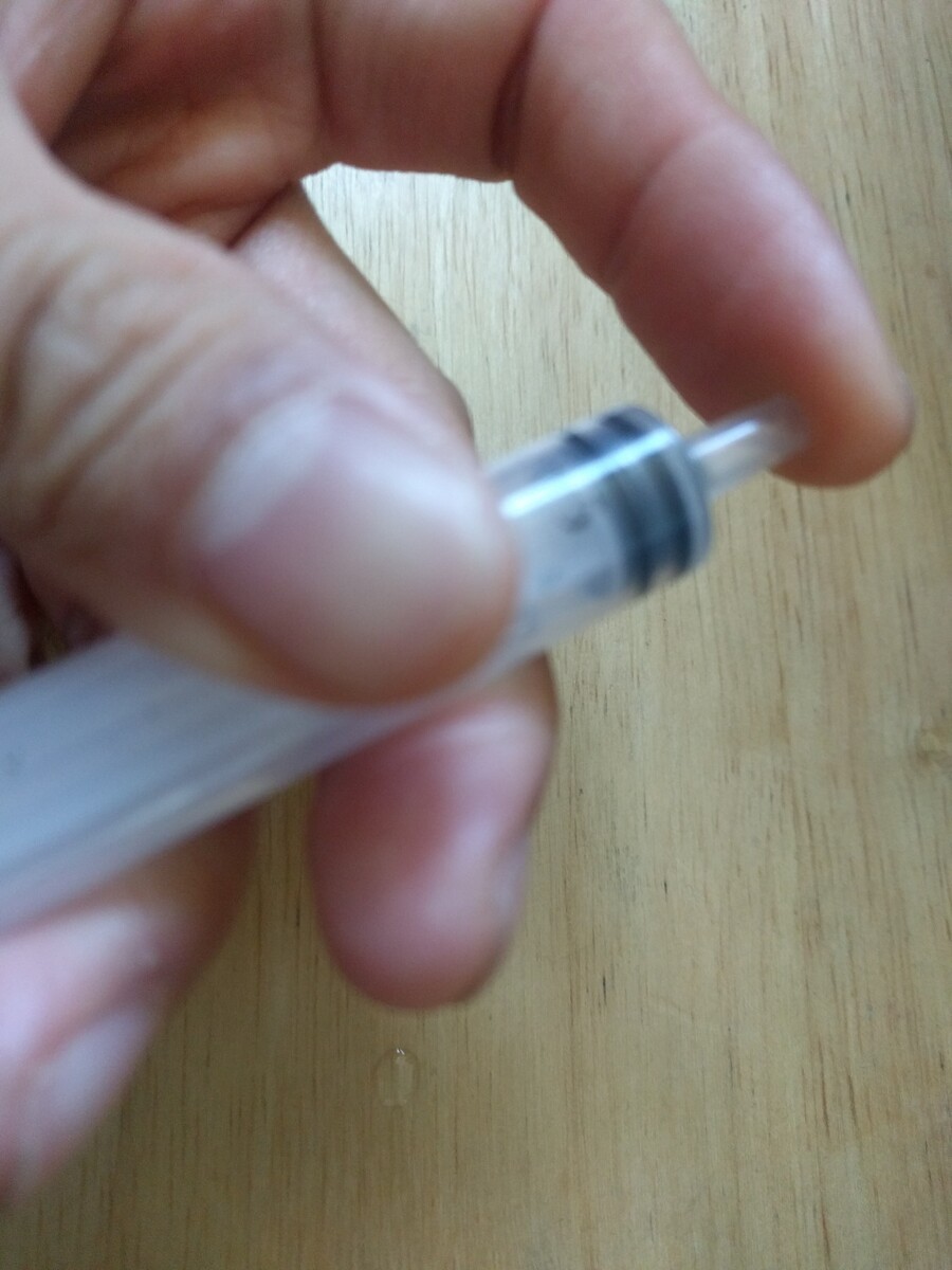 주사기로 여드름 뾰루지 짜는 법.(간단)_1.jpg