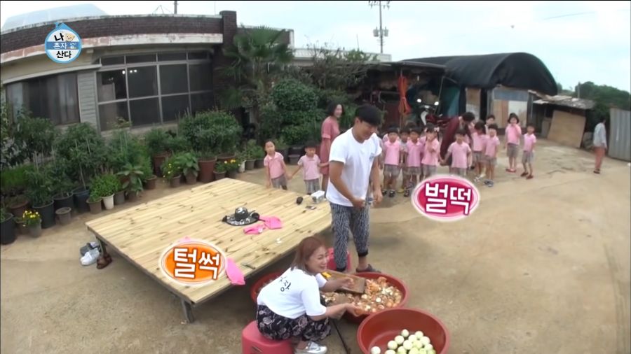 [I Live Alone] 나 혼자 산다-end of kindergarten, the kindergarten student,'Brother!'20170721 2-48 screenshot.png