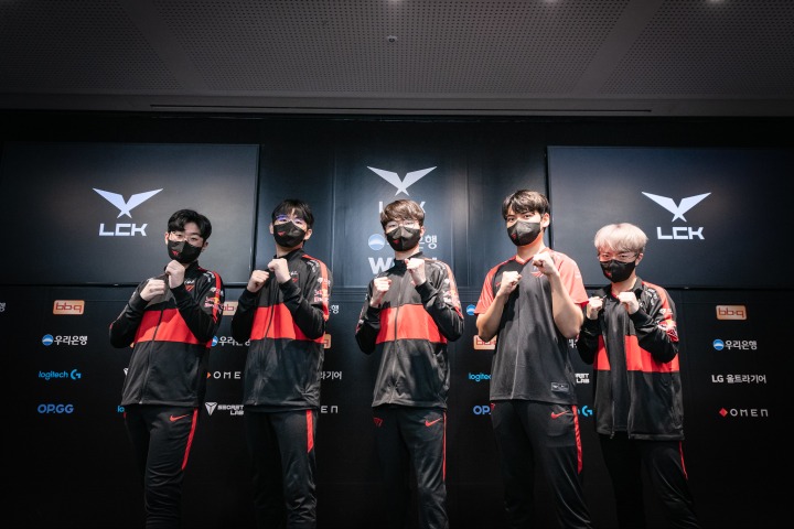 [사진] 2022 LCK 서머 2주차에서 2승을 보태며 24연승이라는 대기록을 세운 T1(제공=LCK)..jpg