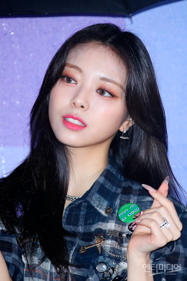 아이돌) 잇지 유나 정도면 예쁜편 인가?_1.jpg