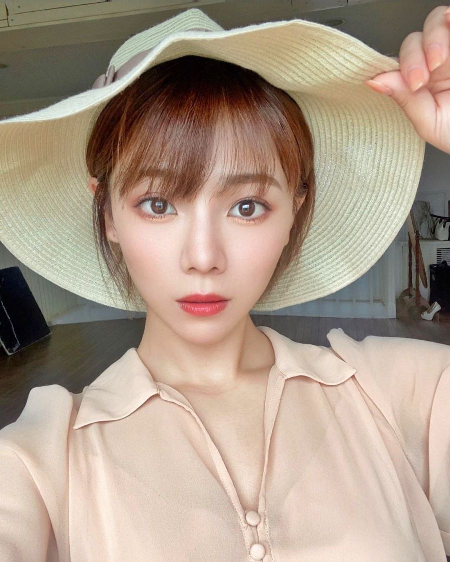 외계인 때려잡는 초등학교 여교사_1.jpg