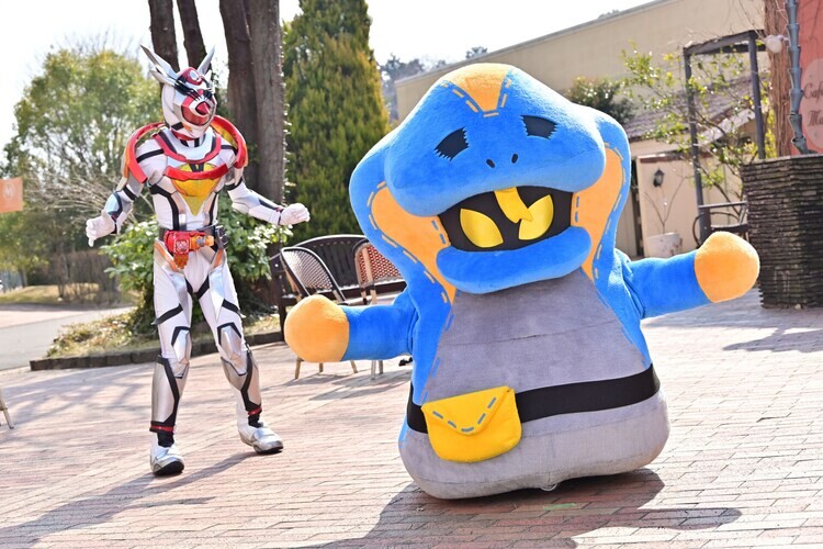 [가면라이더 리바이스]TTFC 스핀오프 3탄 타이틀 로고 공개_4.jpg