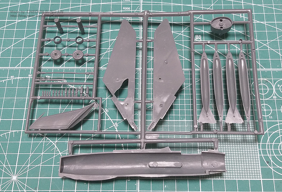 F-6 [MIG-19S] 'Phantom Killer' 프라모델 모형_3.jpg