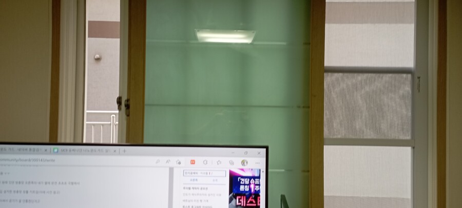 창문형 에어컨 방충망 땜에 미치겠다 ㅜㅜ_1.jpg