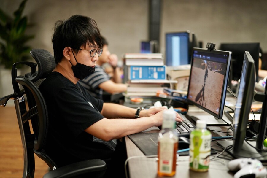 내년 최대 기대작 검은 신화 오공 개발자와 사무실 모습_4.jpg