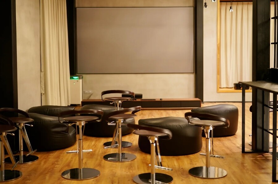 내년 최대 기대작 검은 신화 오공 개발자와 사무실 모습_8.jpg