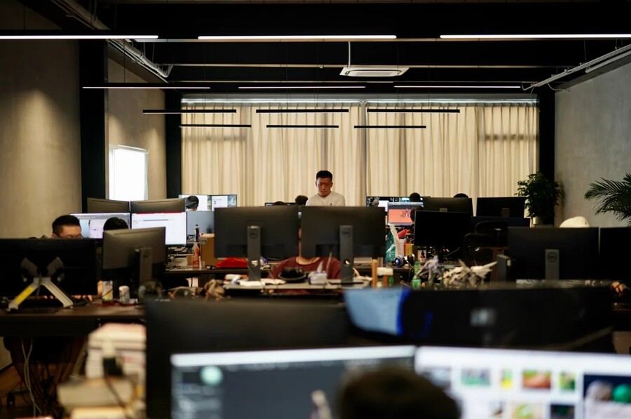 내년 최대 기대작 검은 신화 오공 개발자와 사무실 모습_18.jpg