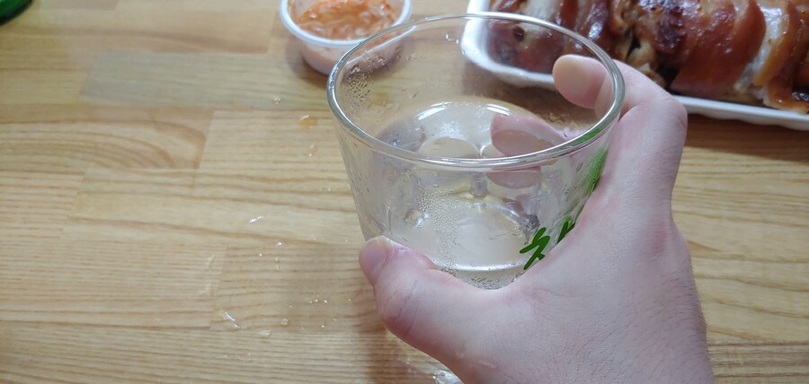 저는 술두잔밖에 못해요(feat 족발)_7.jpg