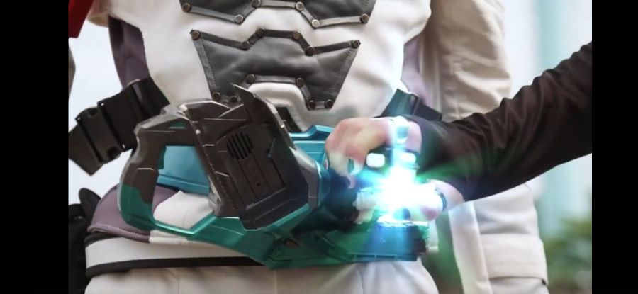 [가면라이더 리바이스] 저가 코스프레가 아닌 livevil_4.jpg