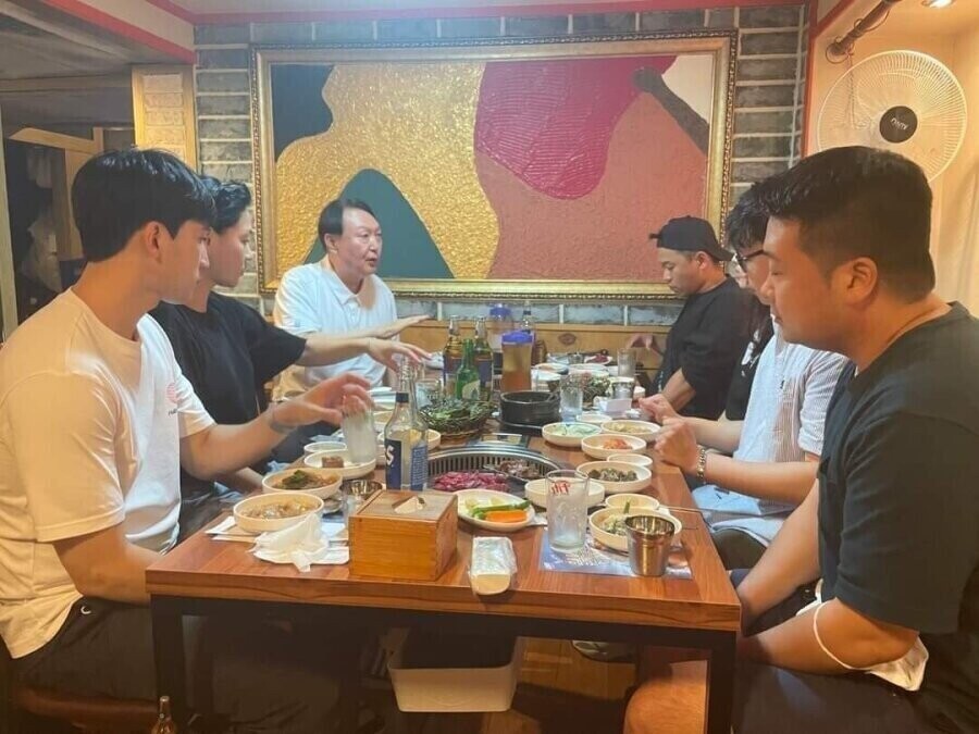 속보) 이 새끼가 술맛 떨어지게 짤 업데이트_1.jpeg