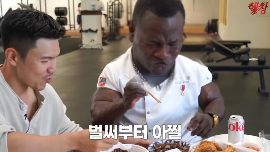 짜장면을 처음 먹어본 백악관 쉐프의 반응_13.jpg