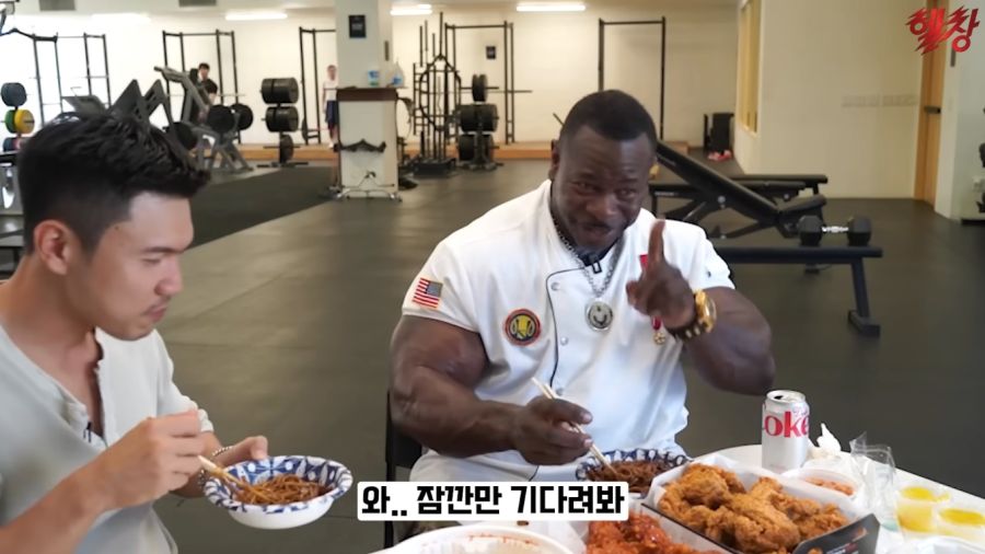 짜장면을 처음 먹어본 백악관 쉐프의 반응_17.jpg