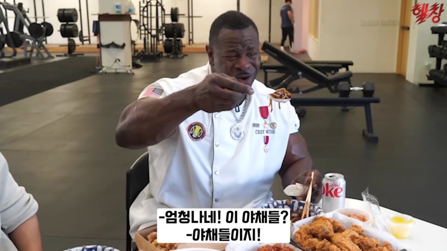 짜장면을 처음 먹어본 백악관 쉐프의 반응_29.jpg