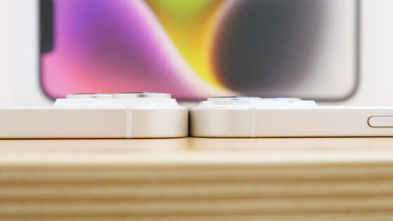 [비교] 애플 아이폰14 Vs. 아이폰13 외관 실물 차이 비교_2.jpg