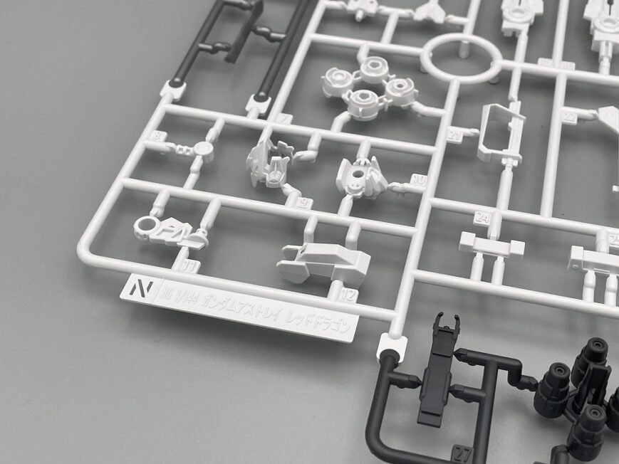 HG 1/144 아스트레이 레드 드래곤 샘플 소개_5.jpg