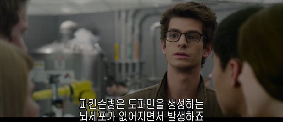 mcu)피터 파커를 바라보는 교수들의 표정_7.jpg