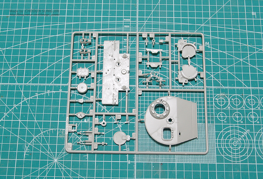 Tiger I Midium Production w/Zimmerit 프라모델 모형_4.jpg