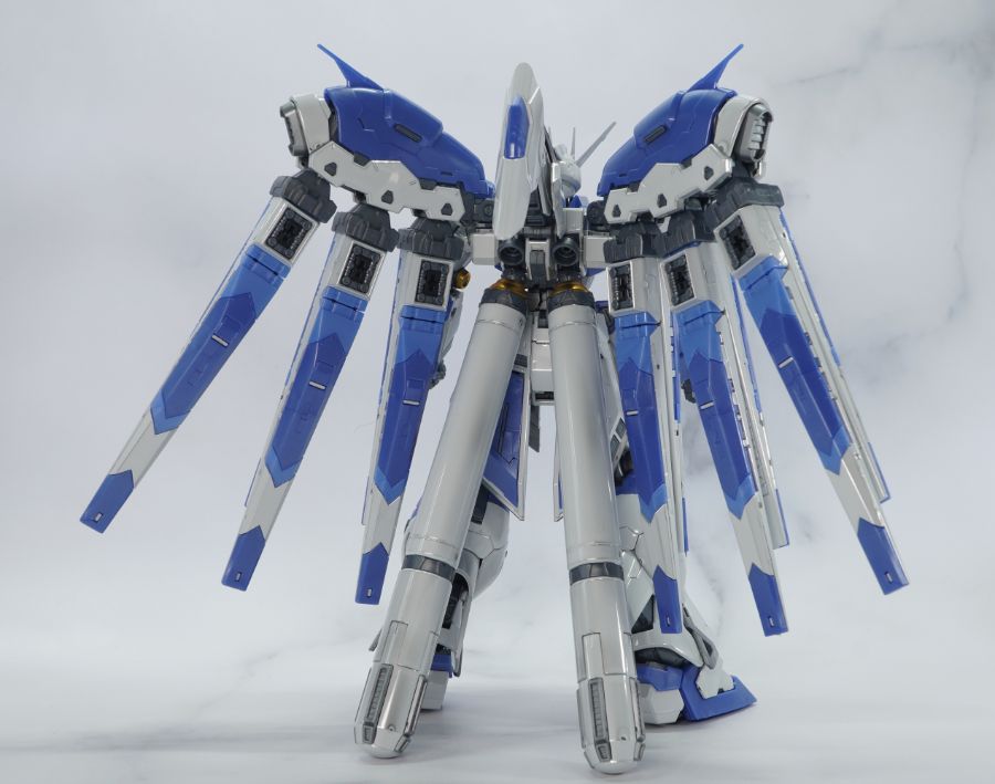 RG 하이뉴 건담 [티타늄 피니시] 해외 리뷰_7.jpg