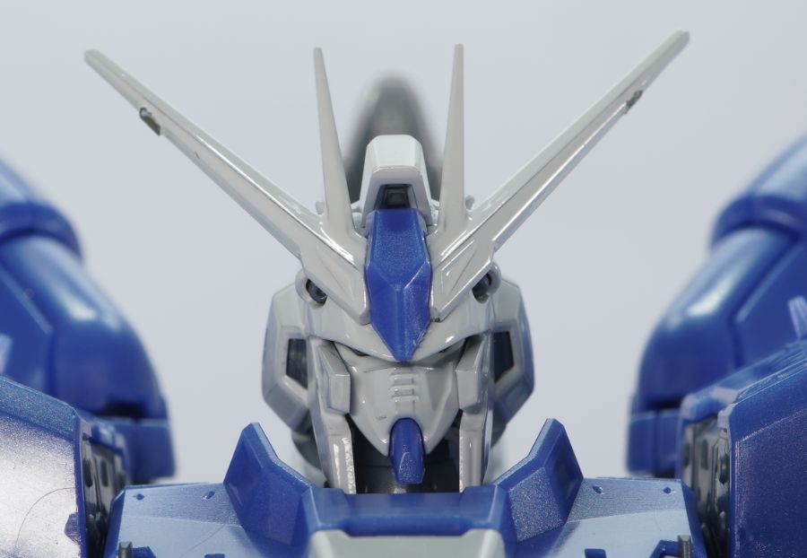 RG 하이뉴 건담 [티타늄 피니시] 해외 리뷰_12.jpg