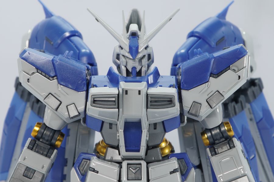 RG 하이뉴 건담 [티타늄 피니시] 해외 리뷰_16.jpg