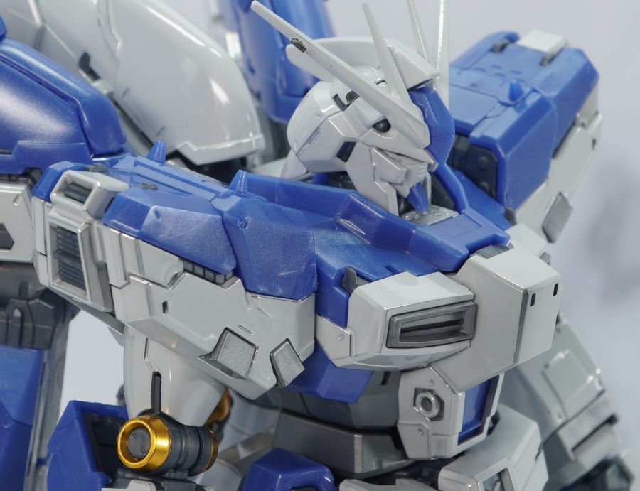 RG 하이뉴 건담 [티타늄 피니시] 해외 리뷰_17.jpg