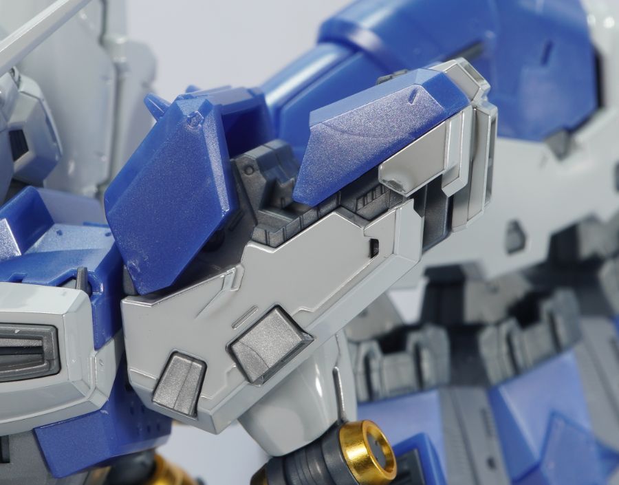 RG 하이뉴 건담 [티타늄 피니시] 해외 리뷰_20.jpg